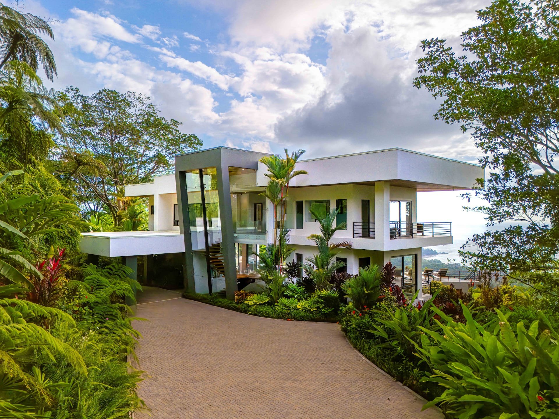 Casa Amigos — infinity pool and ocean view