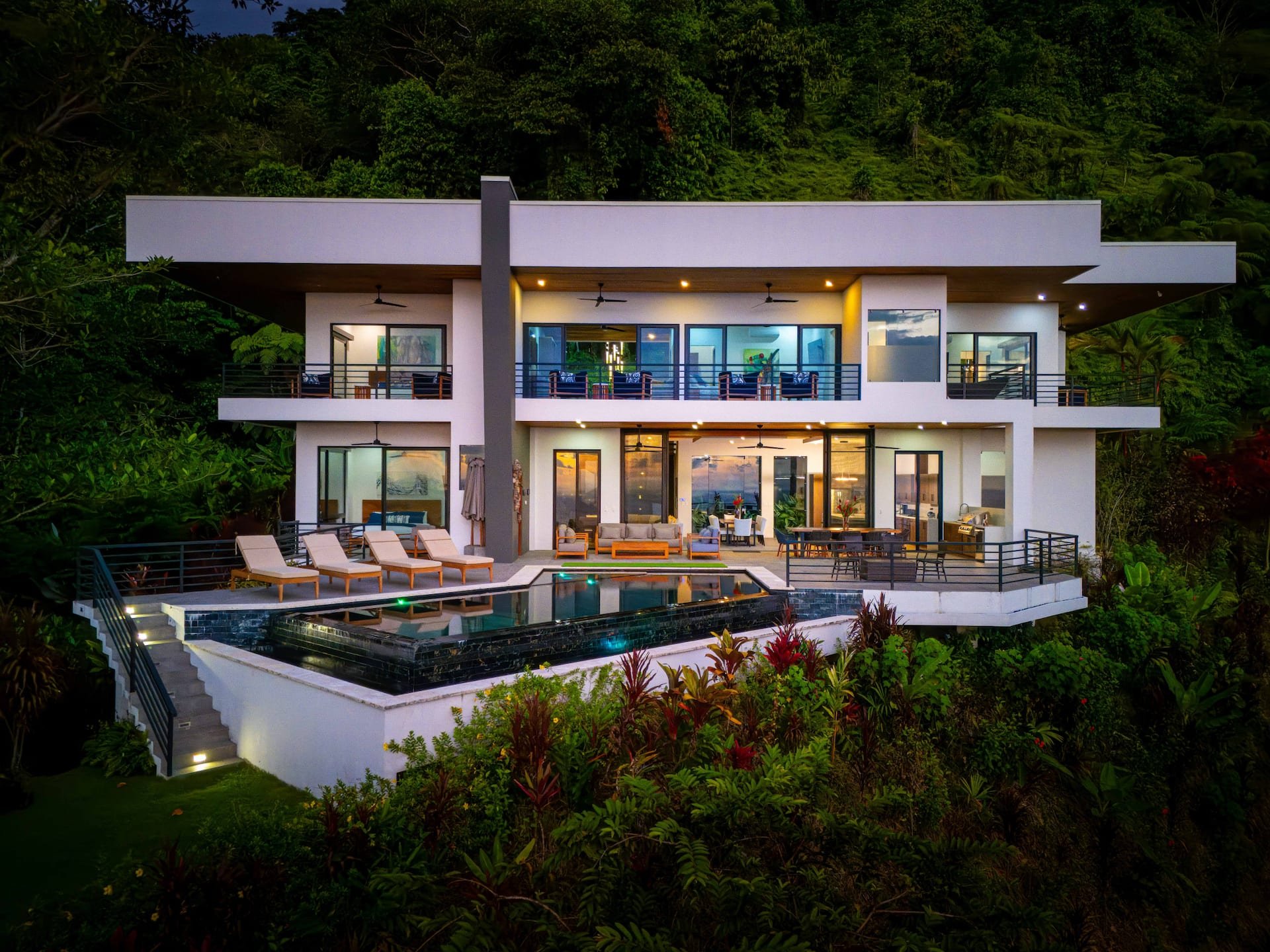 Casa Amigos — contemporary villa and infinity pool over Dominicalito Bay