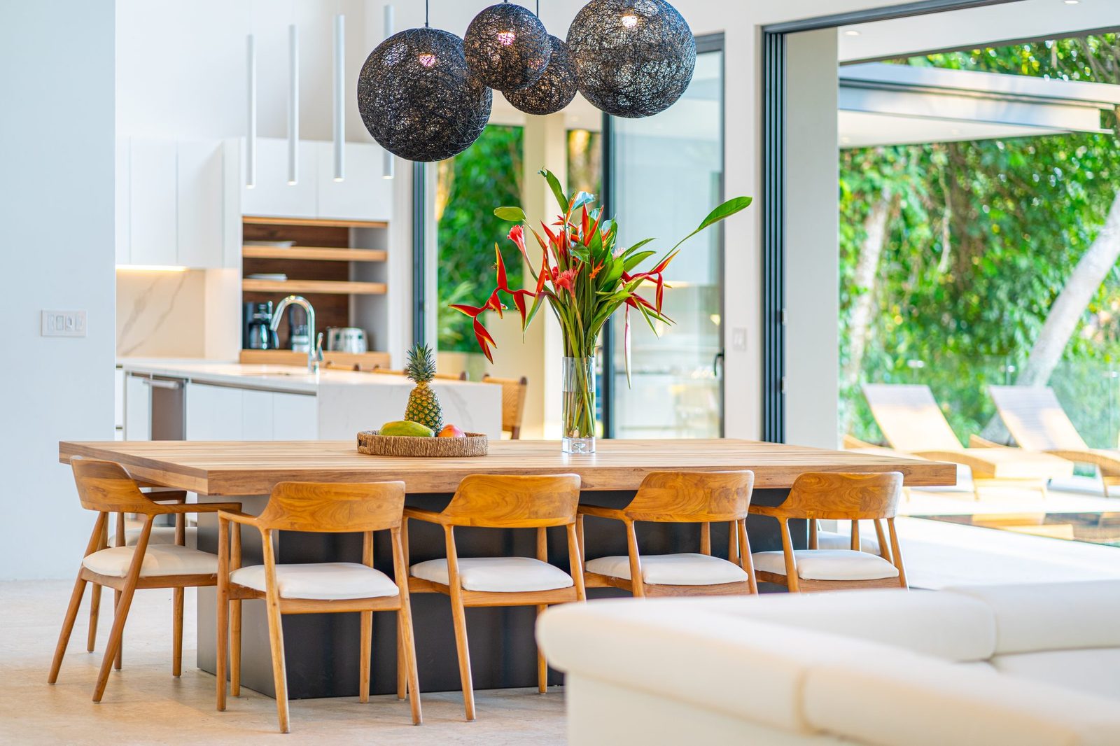 Indoor-outdoor dining area