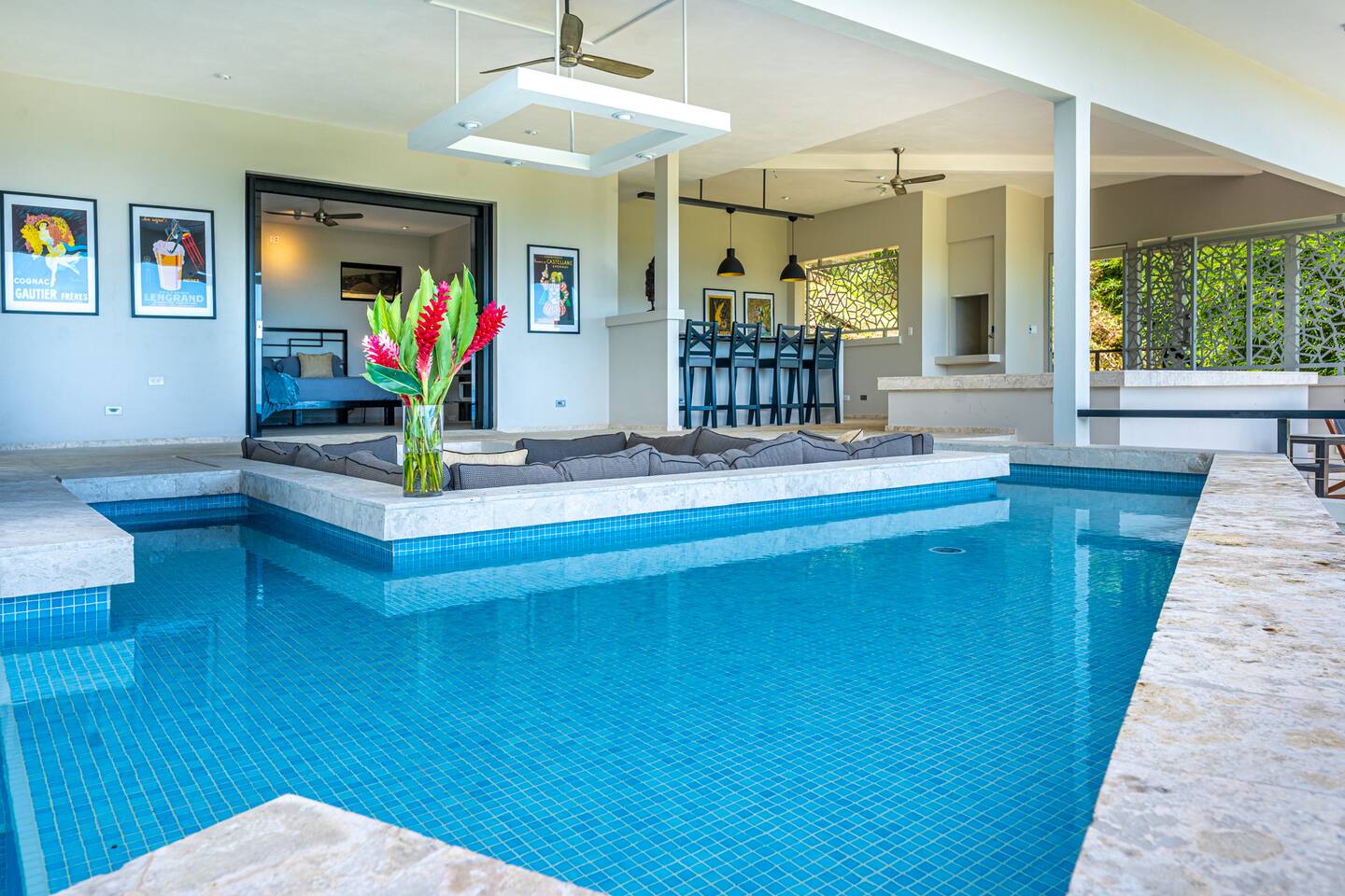 Villa Cielo Azul — The baja shelf and in-pool lounge in the infinity pool